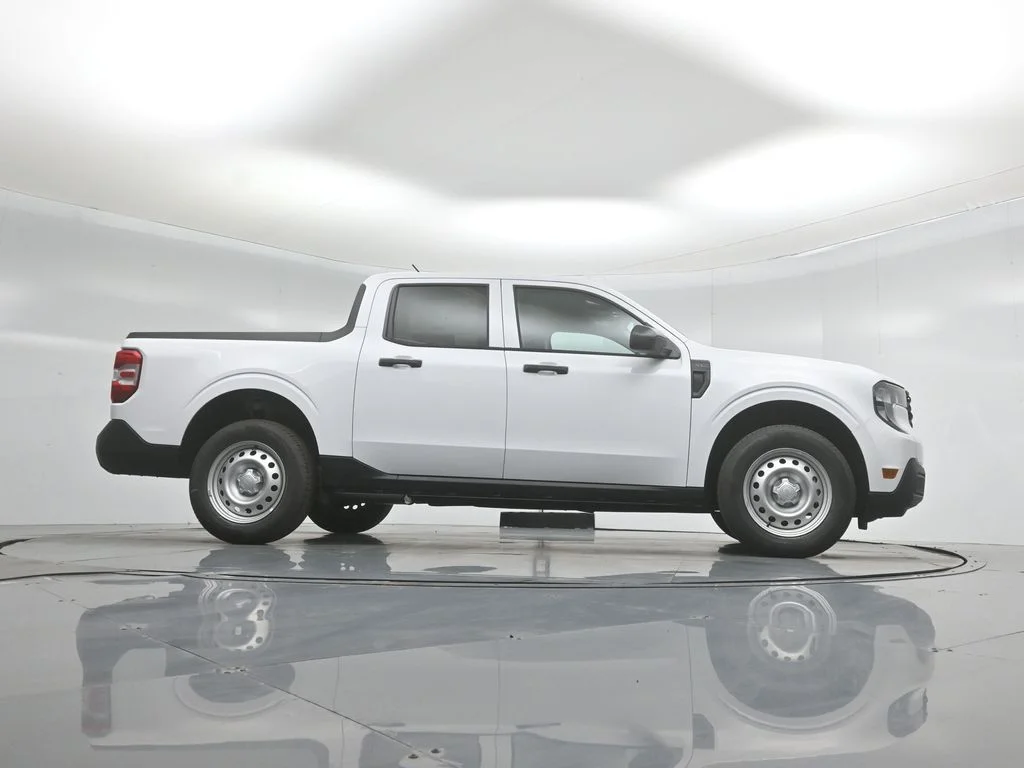 New 2026 Oxford White Ford XLT image 42