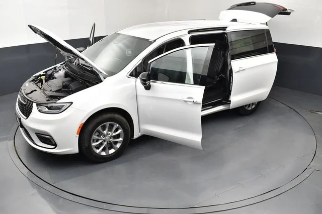 2026 Chrysler Pacifica Select - Photo 27