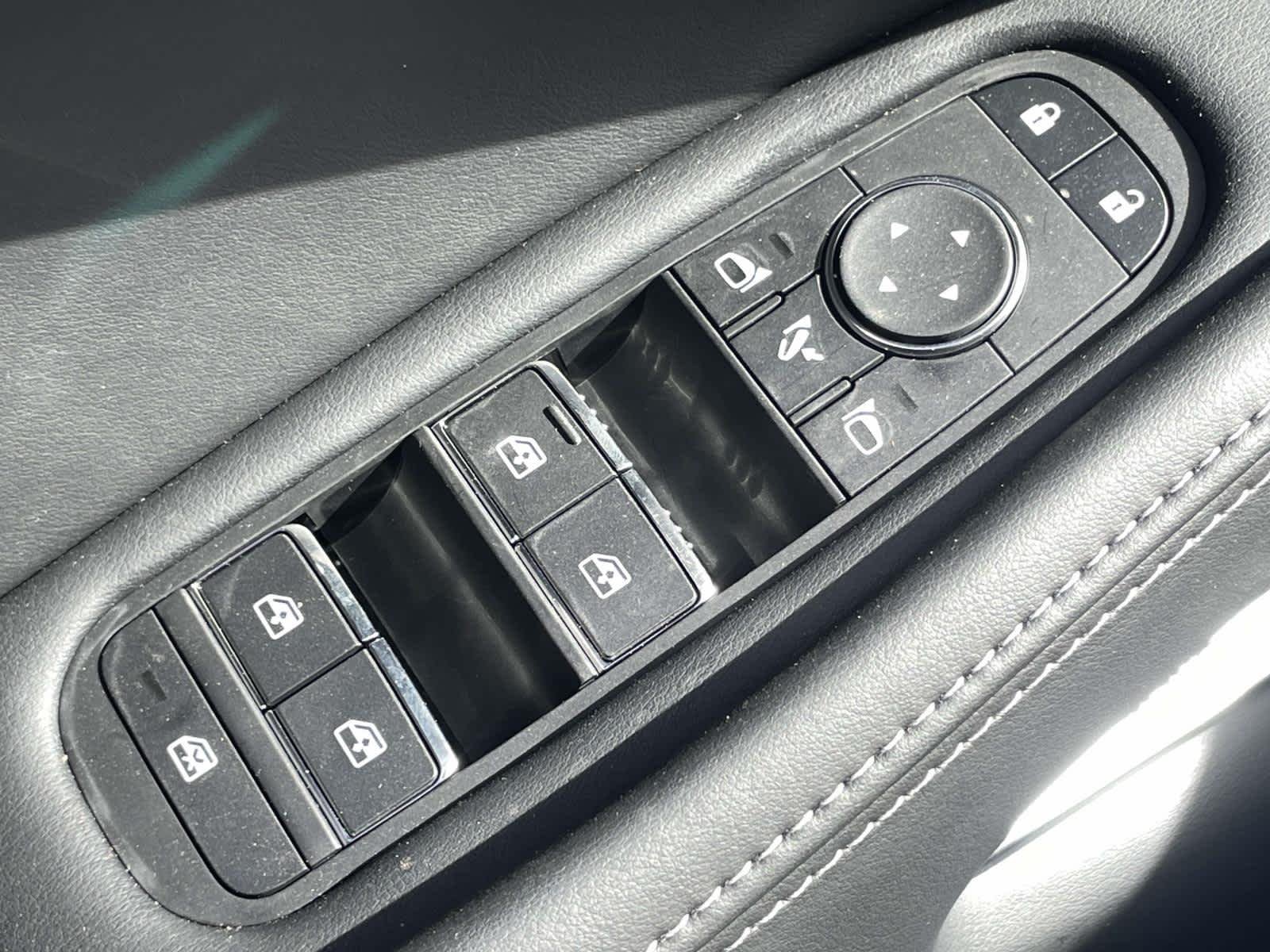 New 2026 Mineral Black INFINITI LUXE image 32