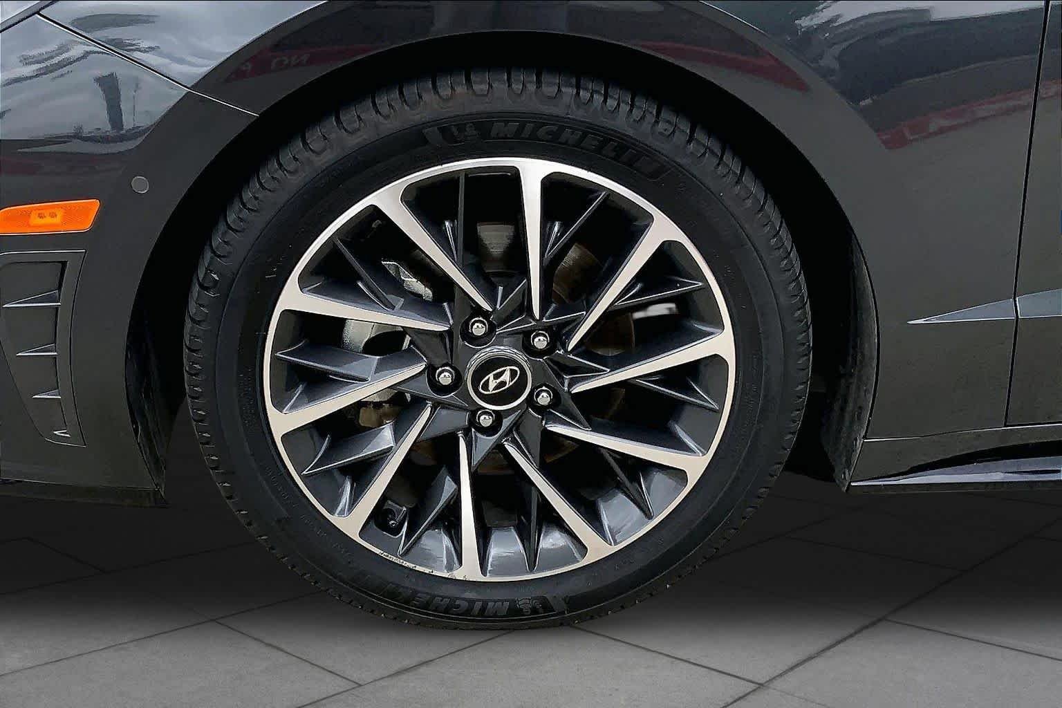 Used 2020 Portofino Gray Hyundai Limited image 11