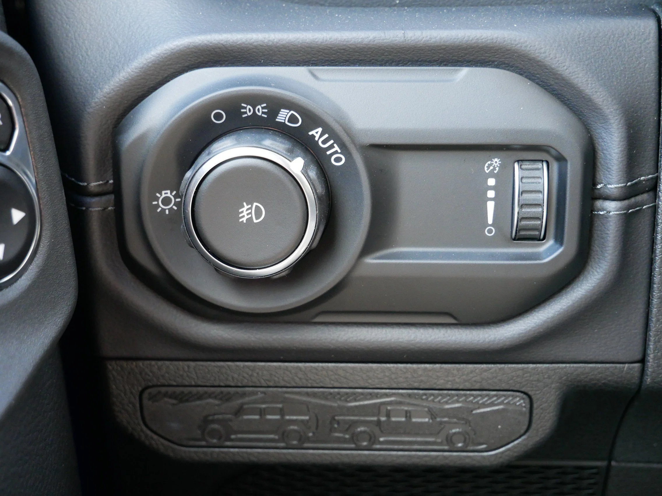New 2026 Hydro Blue Pearl-Coat Exterior Paint Jeep Sahara image 17