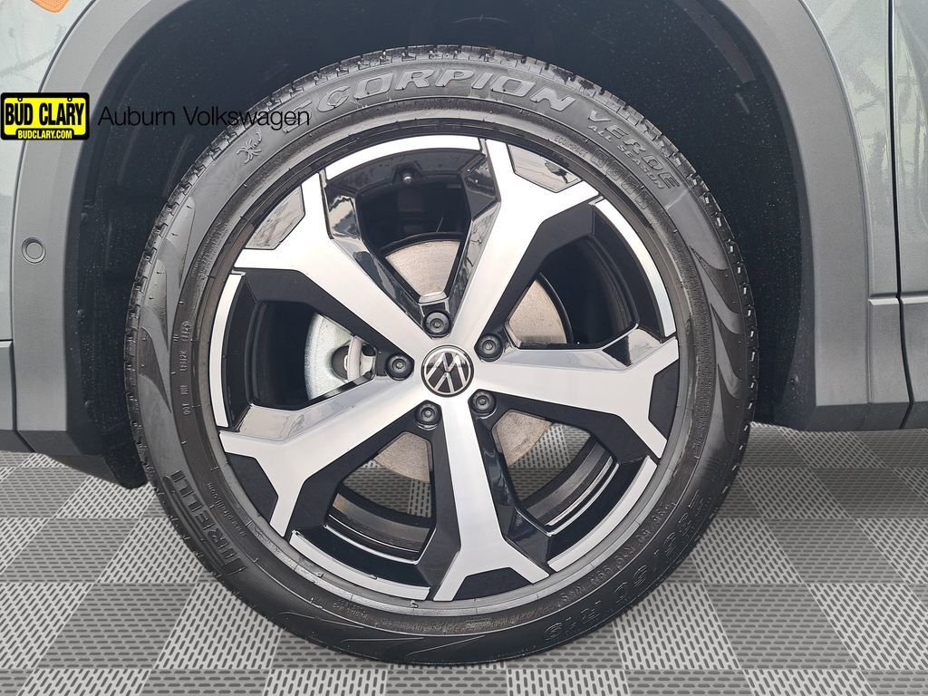 2025 Volkswagen Tiguan SE - Photo 11