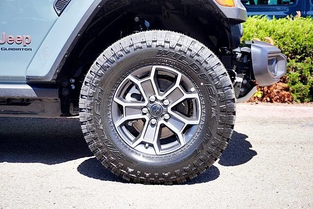 New 2026 Anvil Clear-Coat Exterior Paint Jeep Mojave image 9