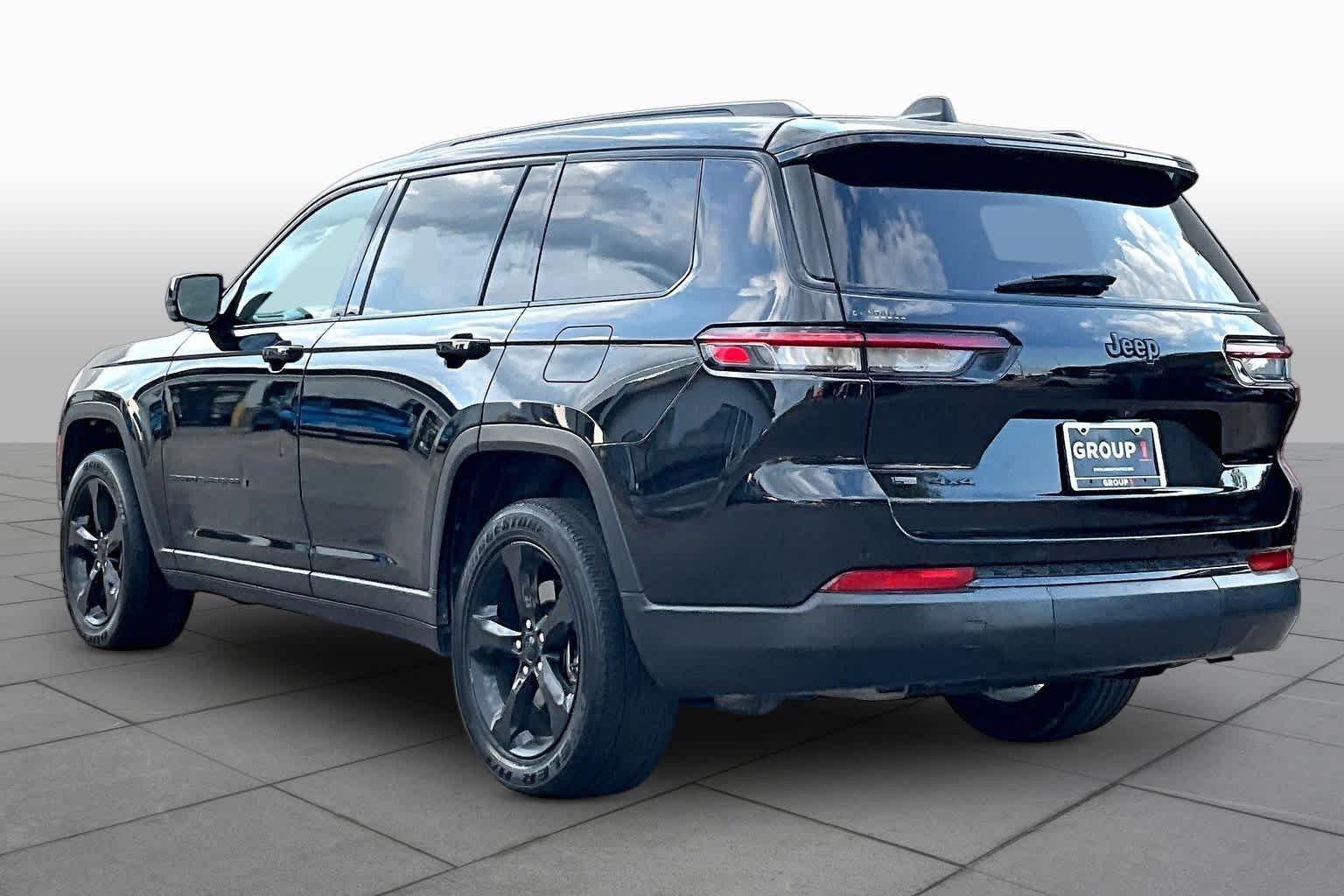 Used 2021 Diamond Black Crystal Pearlcoat Jeep Altitude image 12