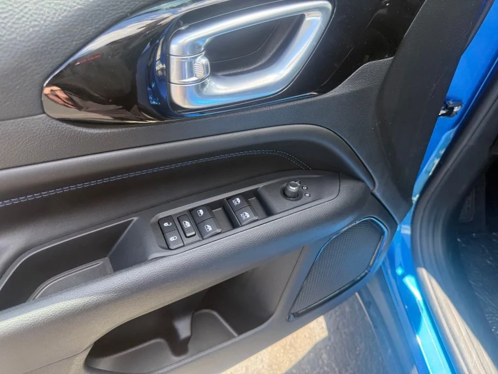 New 2026 Hydro Blue Pearl-Coat Exterior Paint Jeep Limited image 12