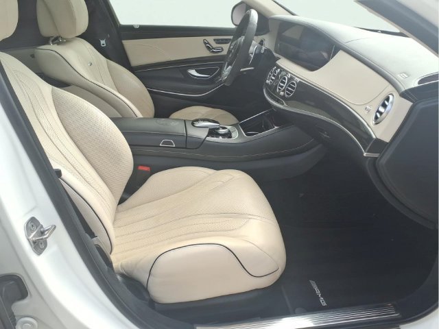 Used 2019 White Mercedes-Benz 4MATIC® image 23