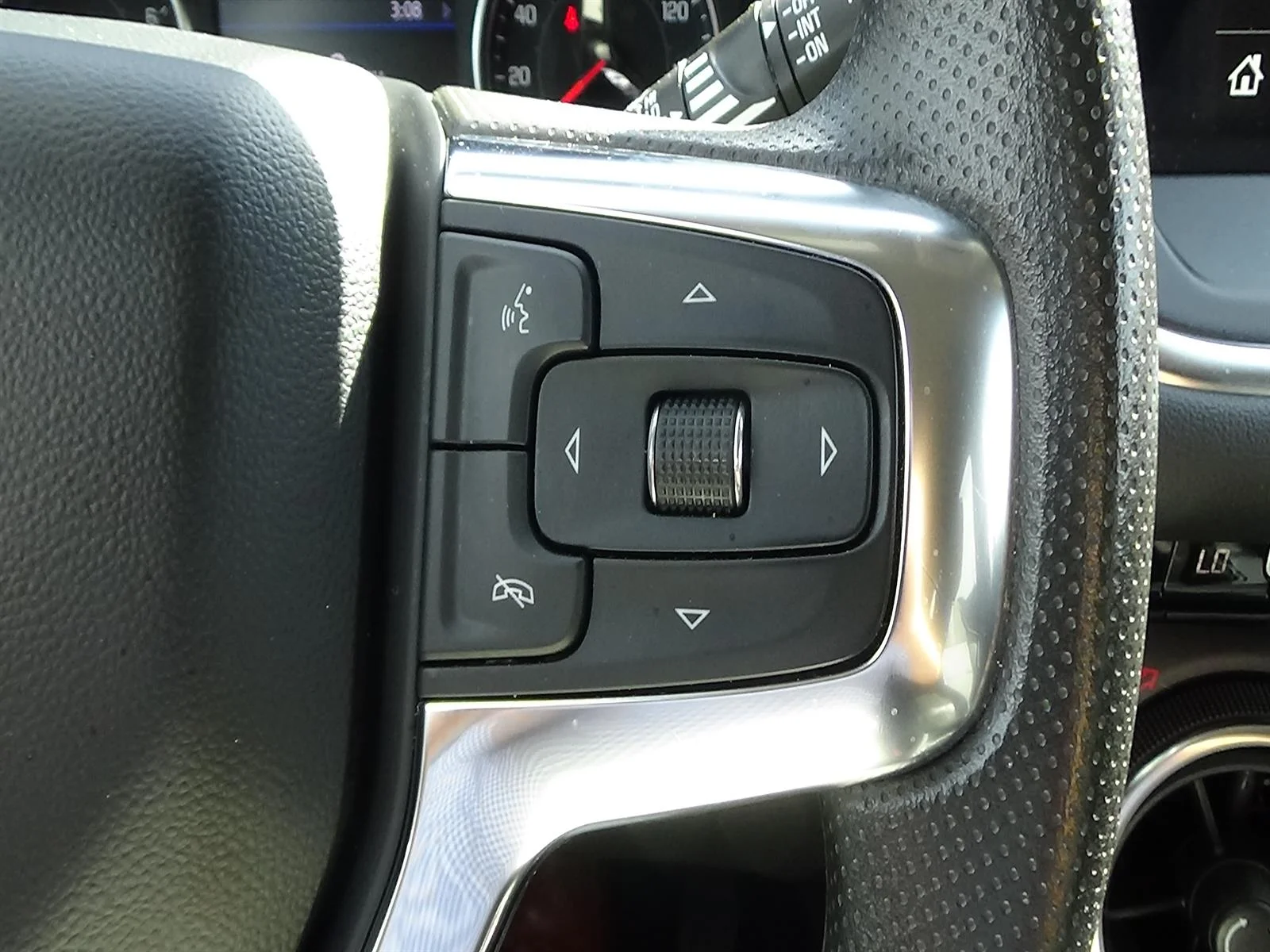Used 2025 Black (gba) Chevrolet LT image 24
