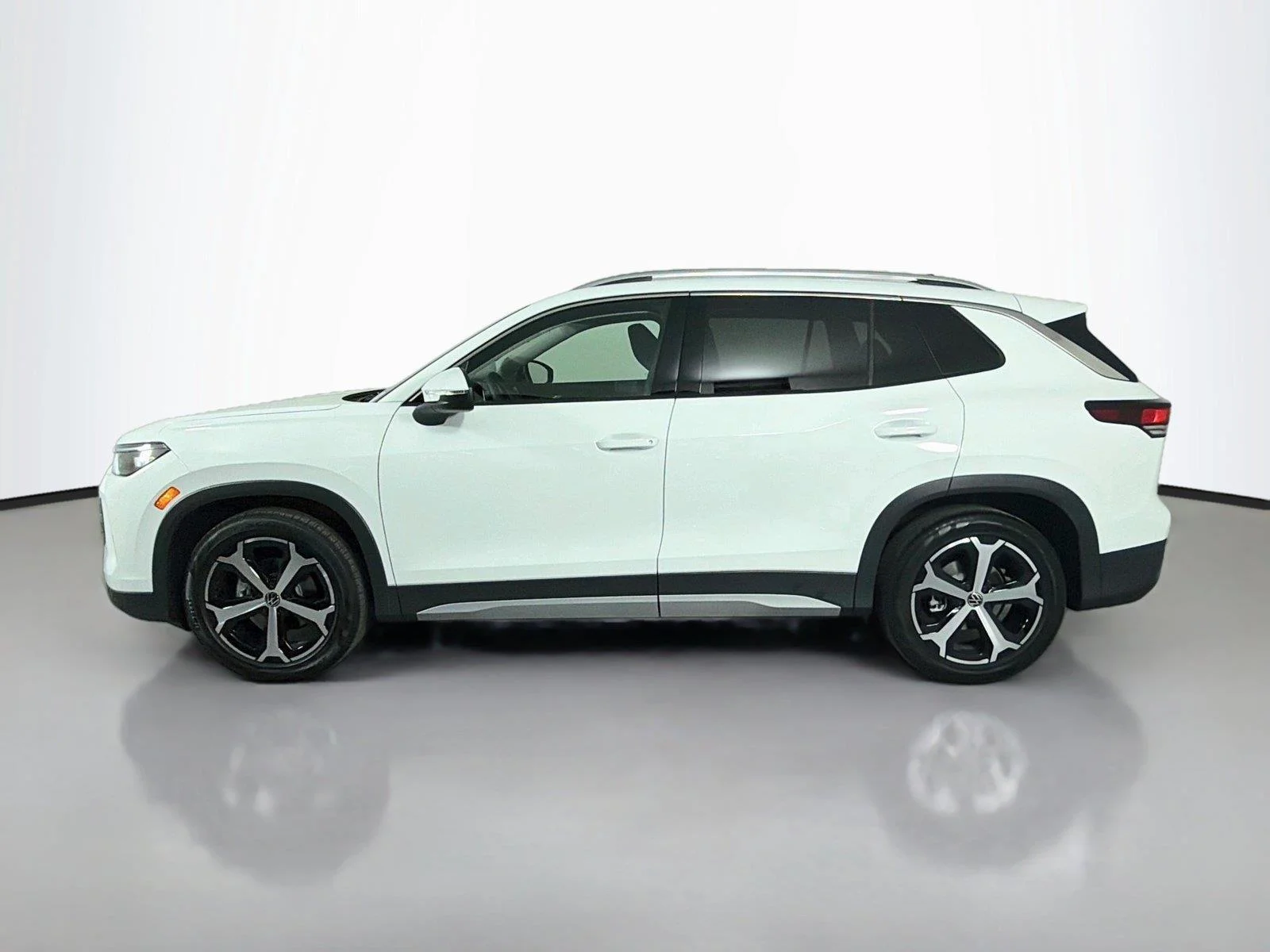 New 2026 Pure White Volkswagen SE image 8