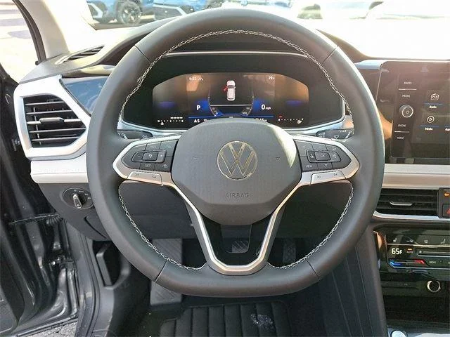 2025 Volkswagen Taos SE - Photo 15