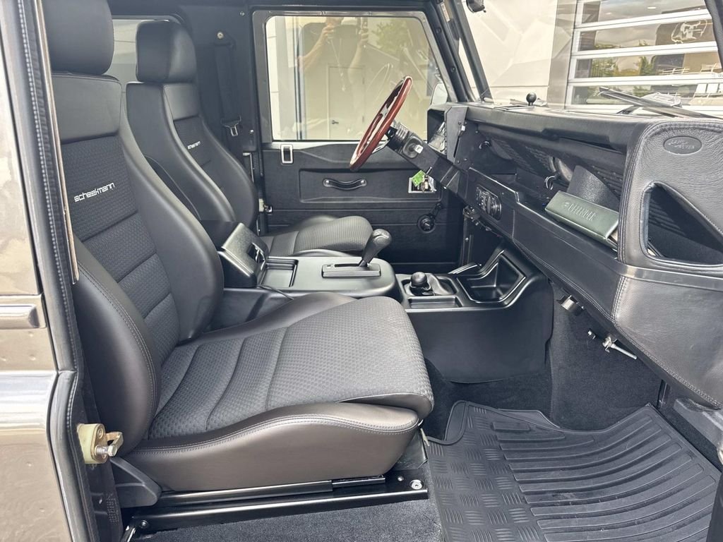 Used 1997 Beluga Black Clearcoat Land Rover COLLECTOR SERIES image 9