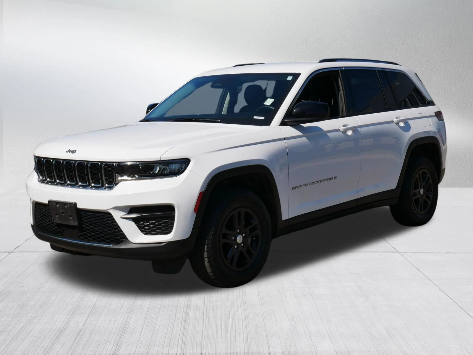 Used 2023 Bright White Clearcoat Jeep Laredo image 3