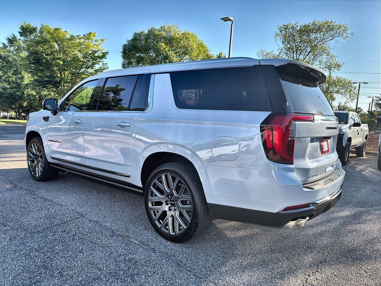 2026 GMC Yukon XL Denali Ultimate - Photo 6