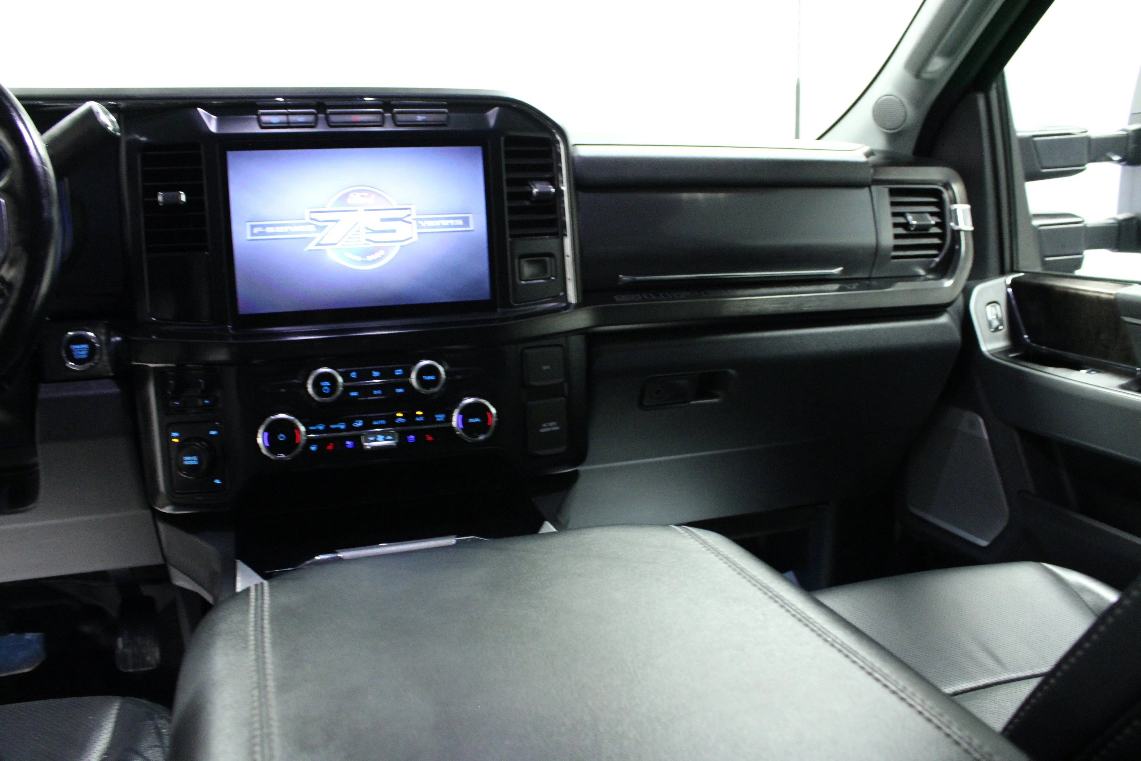 Used 2023 Carbonized Gray Metallic Ford LARIAT image 18