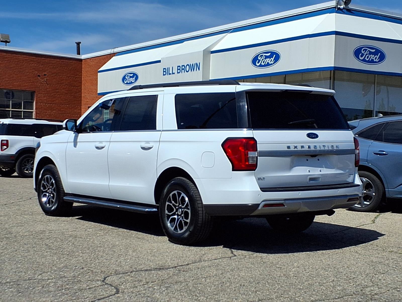 Certified Used 2023 Oxford White Ford XLT image 2