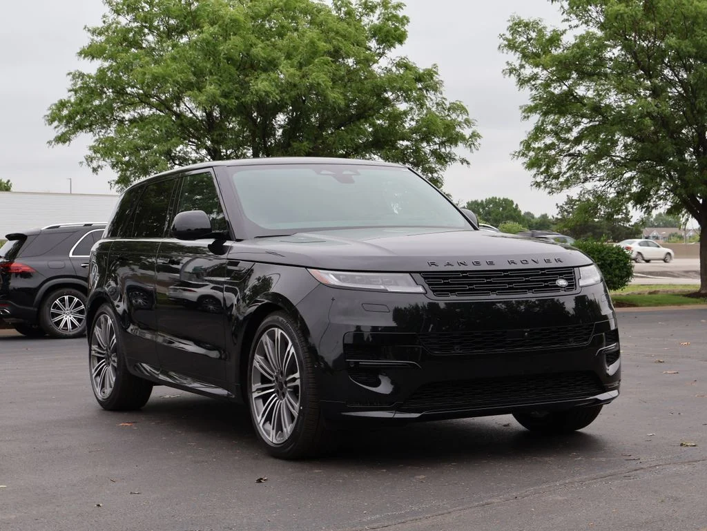 New 2026 Santorini Black Metallic Land Rover Dynamic SE image 3