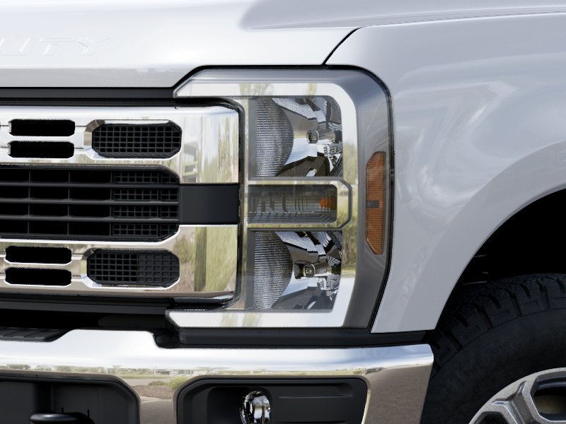 New 2027 Oxford White Ford F-350® XLT image 18