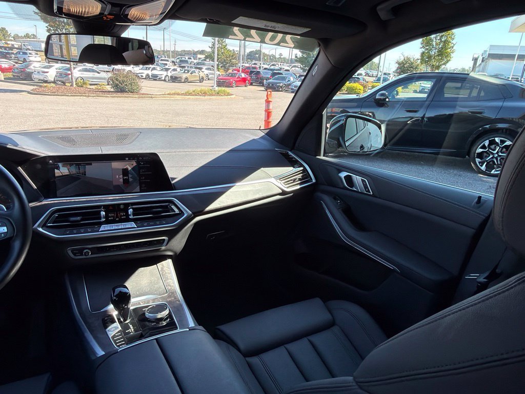 Used 2022 Black BMW sDrive40i image 29