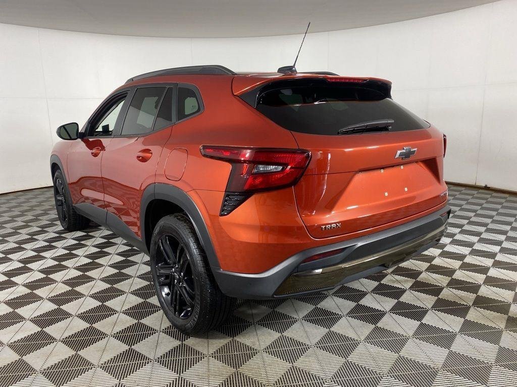 Used 2024 Orange Metallic Chevrolet ACTIV image 5