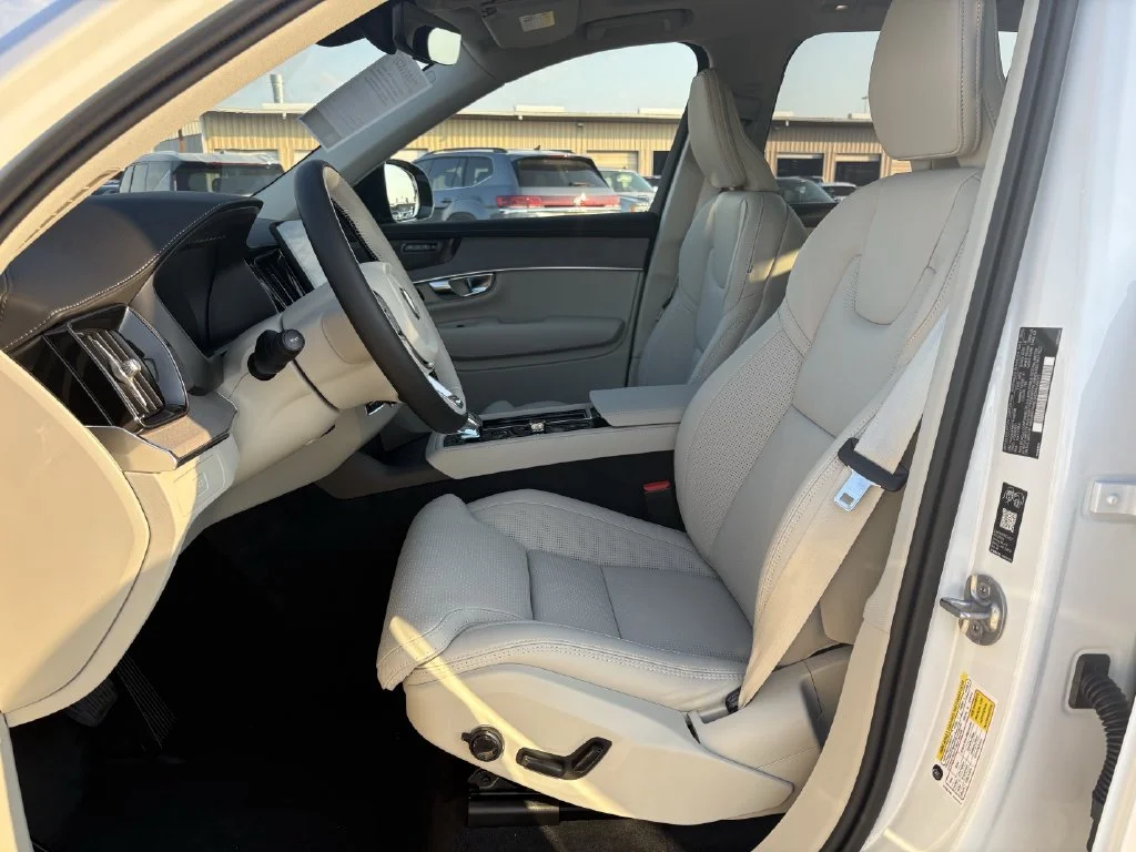 New 2026 Crystal White Volvo Ultra image 10