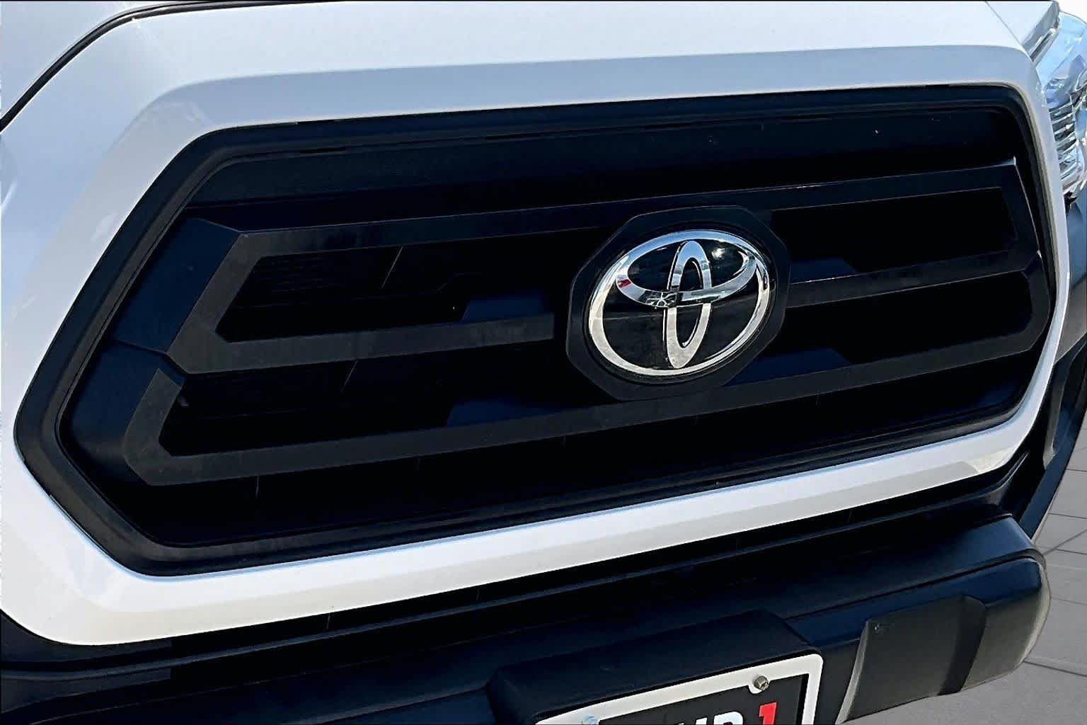 Used 2020 Super White Toyota SR image 31