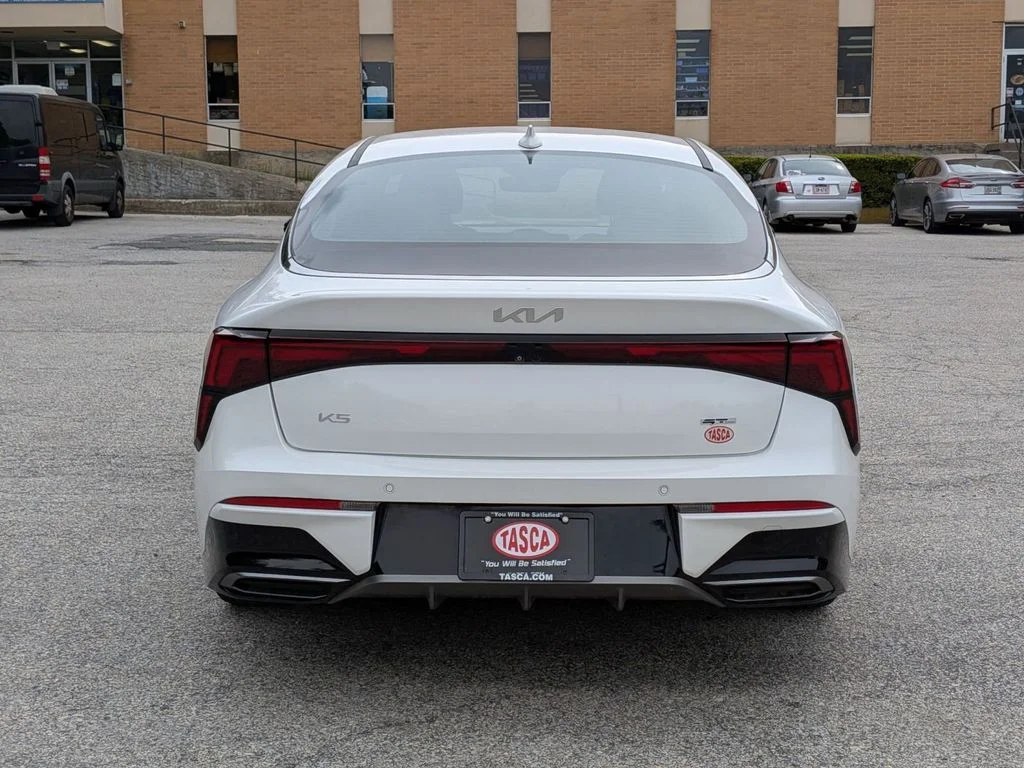 Used 2025 White Kia GT-Line image 4