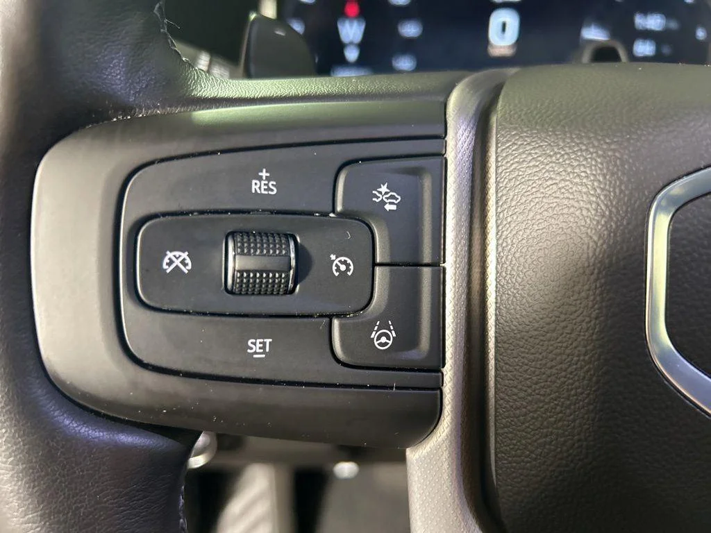 Used 2025 Onyx Black GMC Denali image 27