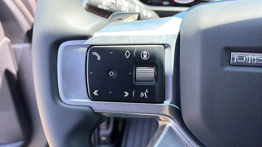 Certified Used 2025 Gray Land Rover Dynamic SE image 13