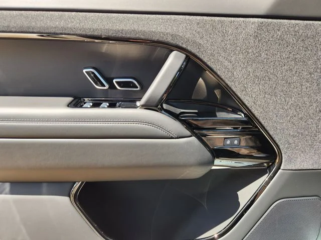 New 2026 Fuji White Land Rover SE image 15