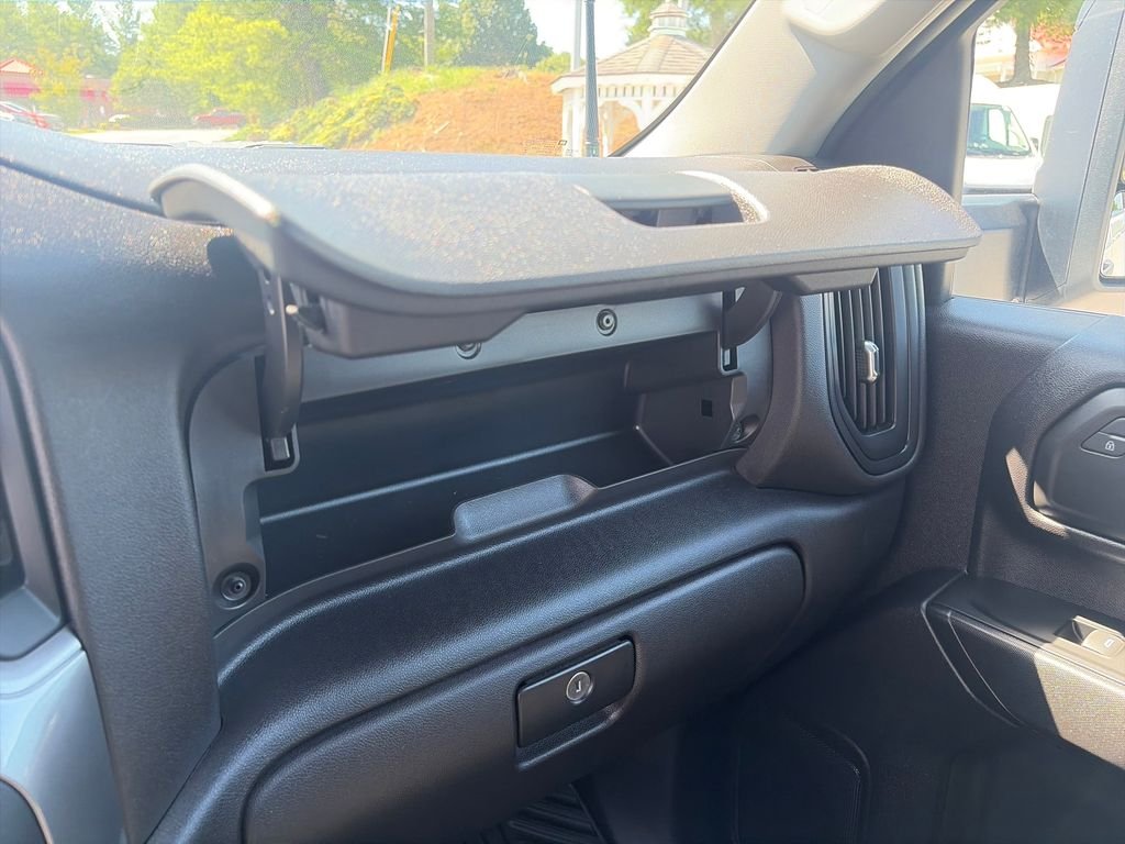 Used 2025 White Chevrolet Custom image 34