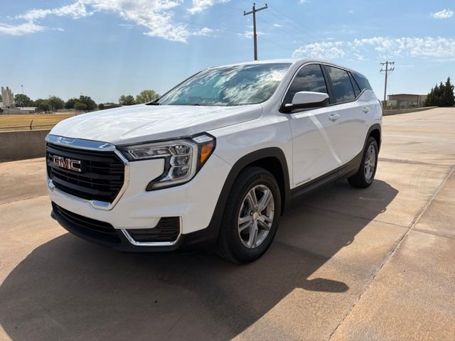 Used 2023 White GMC SLE image 1