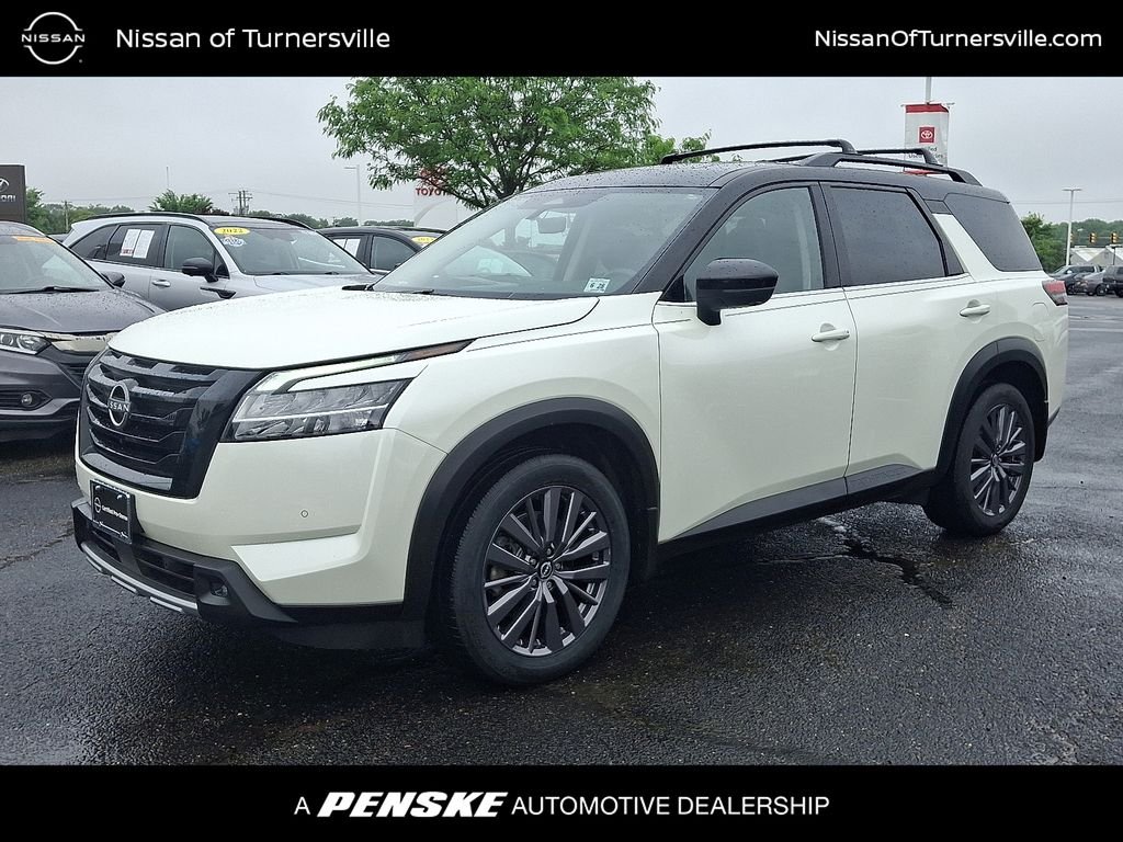 2023 Nissan Pathfinder SL 4WD's photo