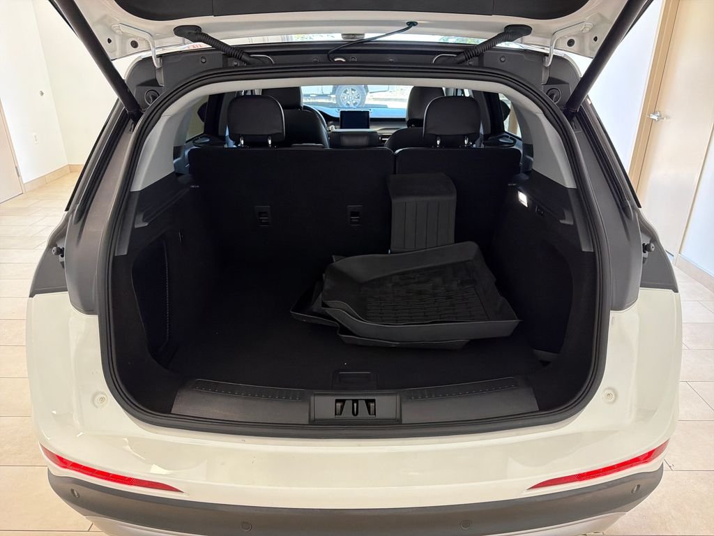Used 2022 White Lincoln Standard image 30