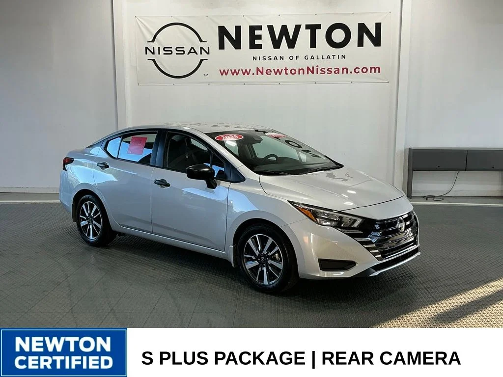 2025 Nissan Versa 1.6 S CVT's photo