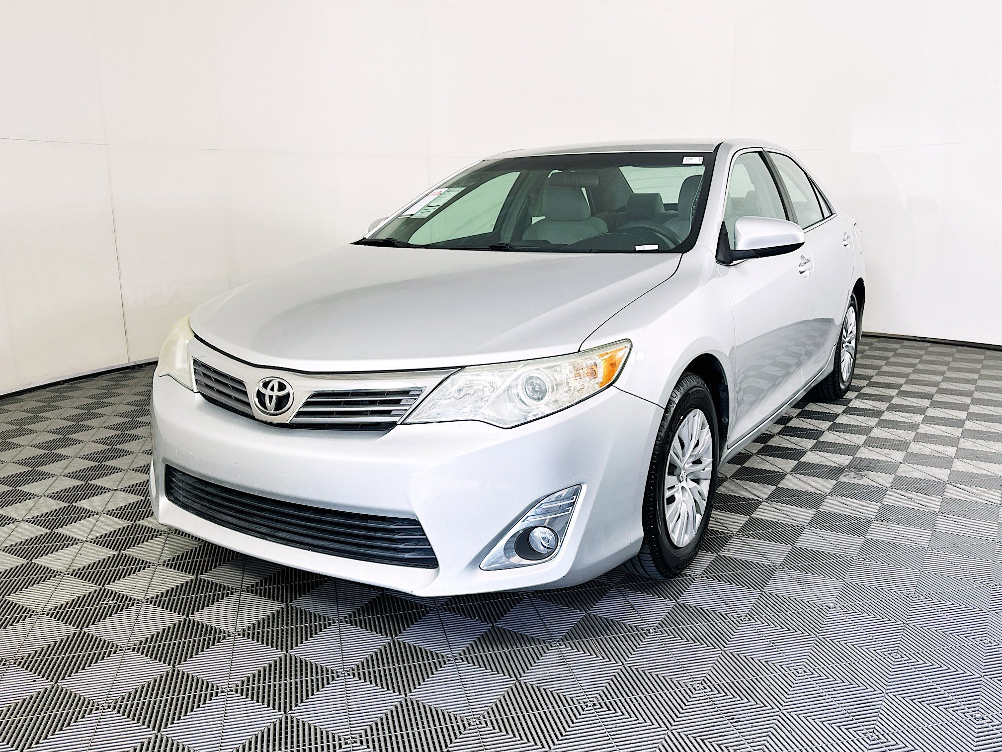 Used 2012 Classic Silver Metallic Toyota L image 7