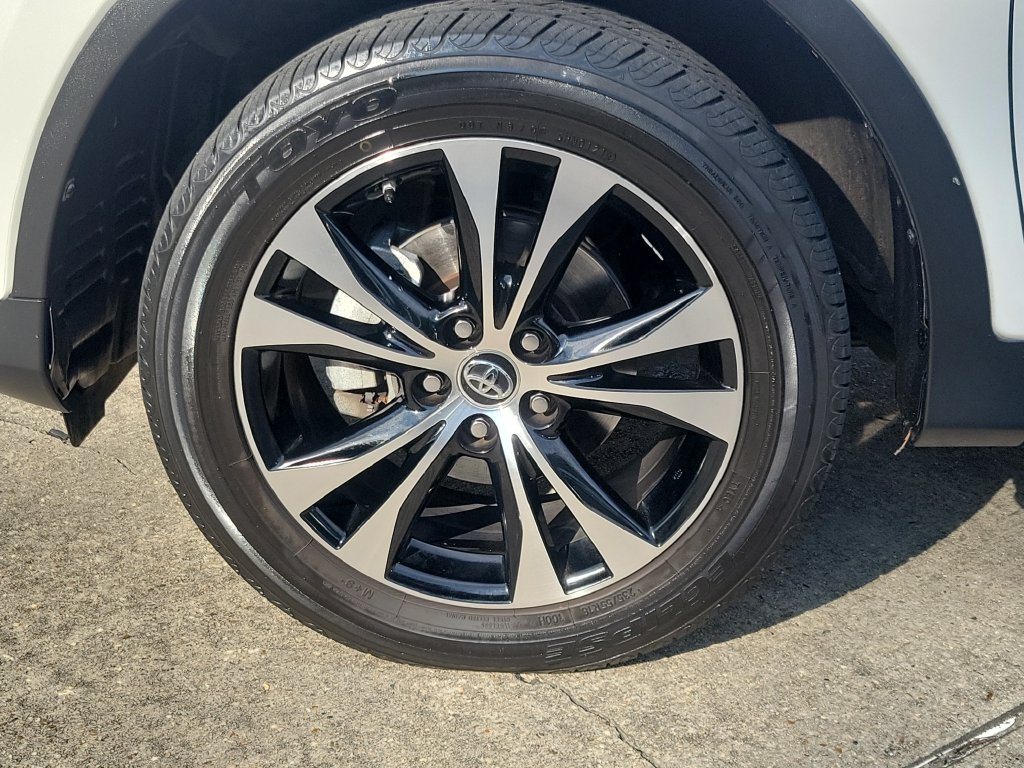 Used 2015 White Toyota Limited image 21
