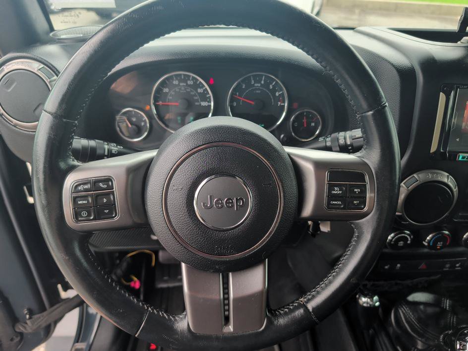 Used 2018 Rhino Clearcoat Jeep Altitude image 18