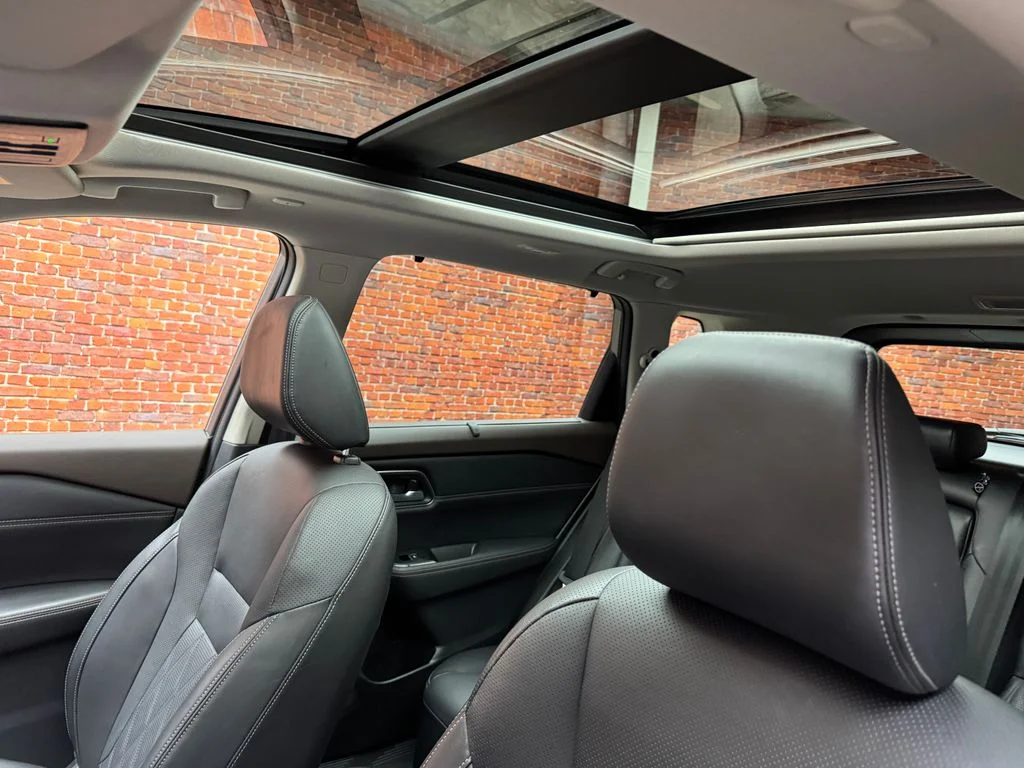 Certified Used 2022 Gun Metallic Nissan Platinum image 3