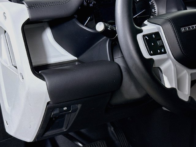 Certified Used 2023 Green Land Rover X-Dynamic SE image 10