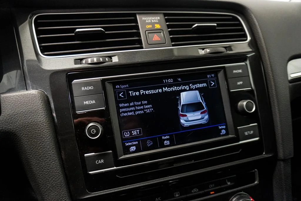 Used 2019  Volkswagen TSI S image 28