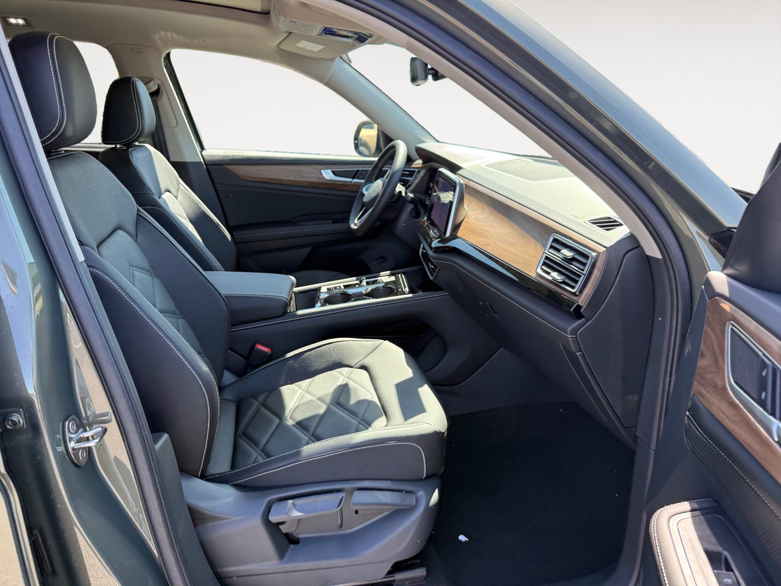 New 2026 Green Volkswagen 2.0T SE w/Technology image 19