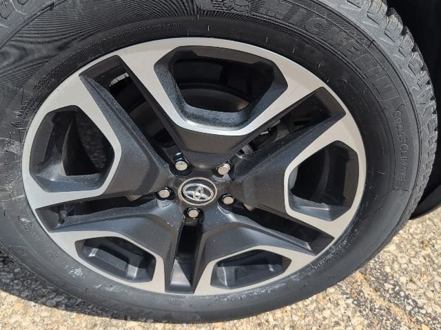 Used 2020 Pearl Toyota Adventure image 22