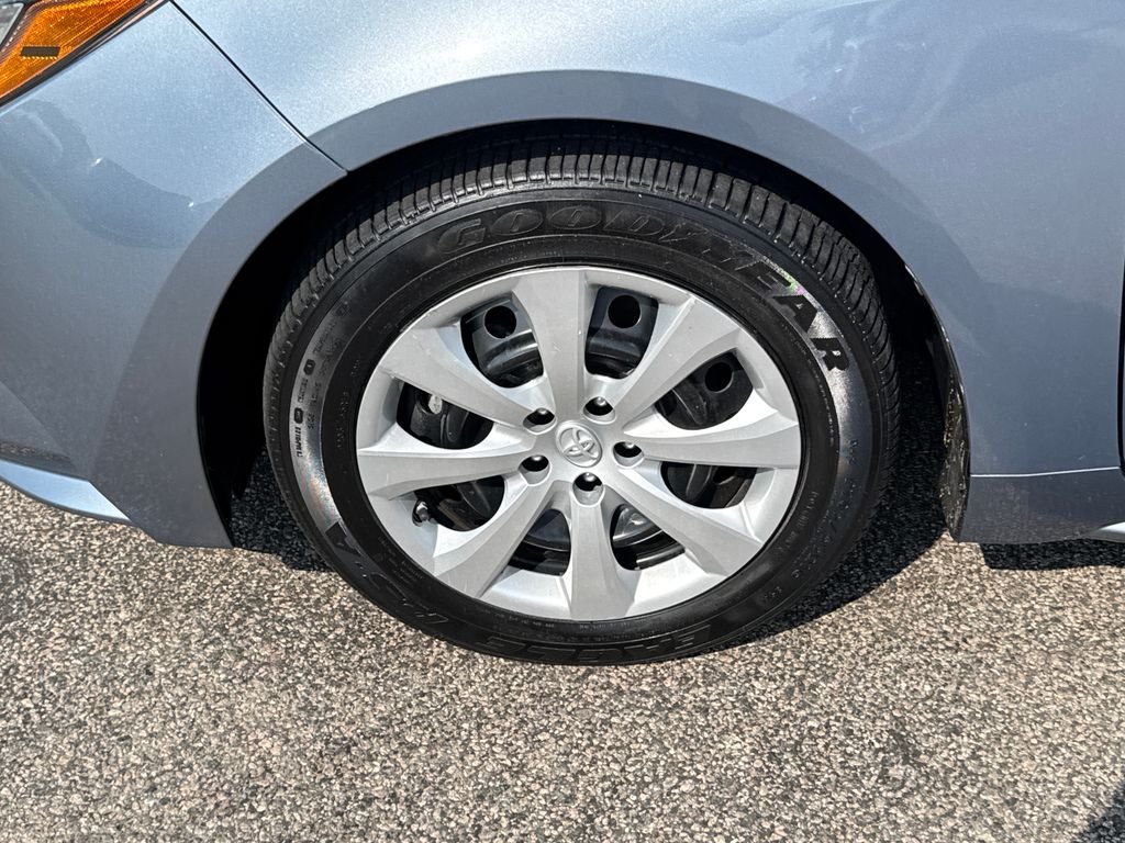 Used 2020  Toyota LE image 37