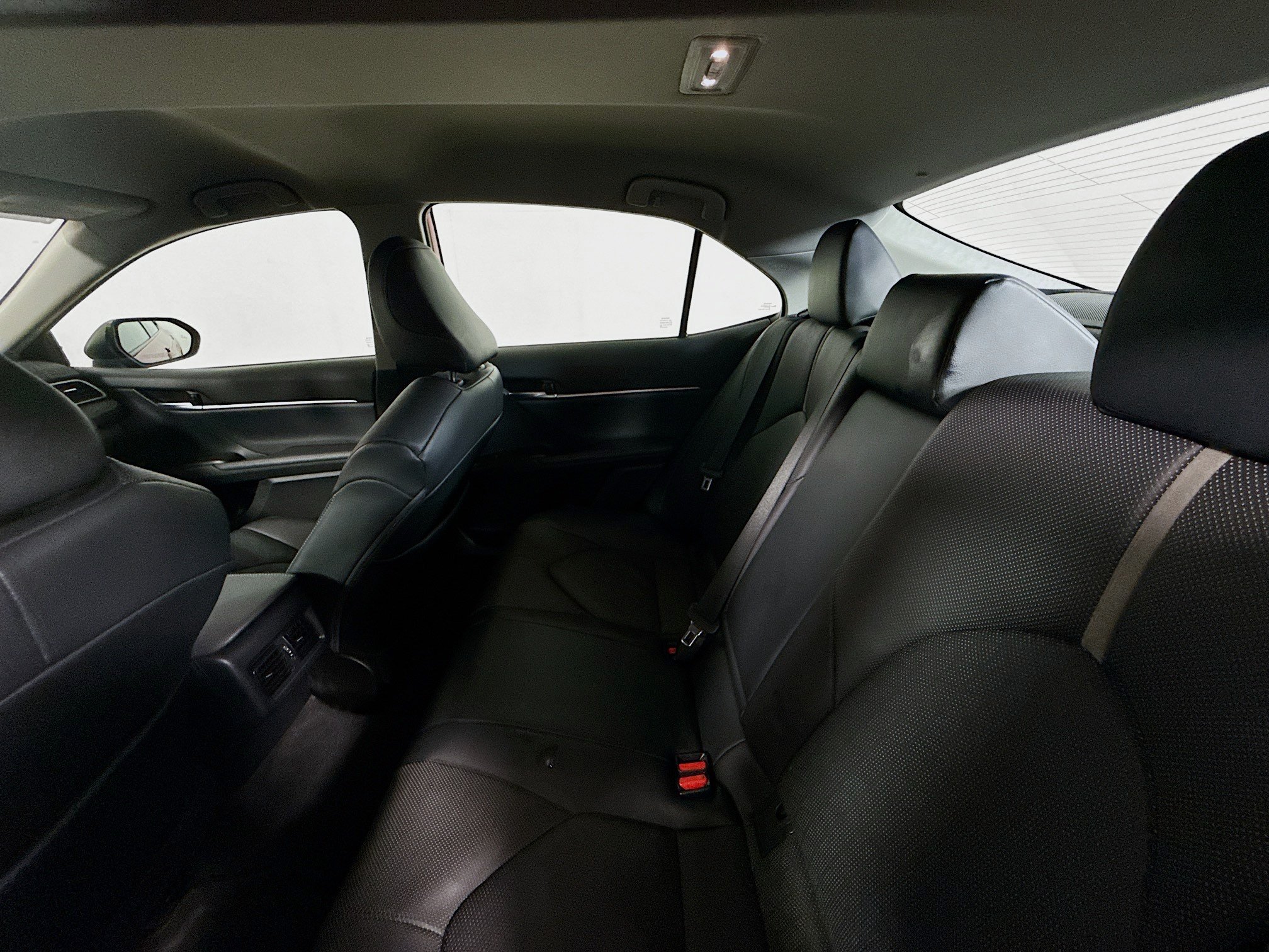 Used 2021 Supersonic Red/Midnight Black Metallic Toyota Hybrid XSE image 21