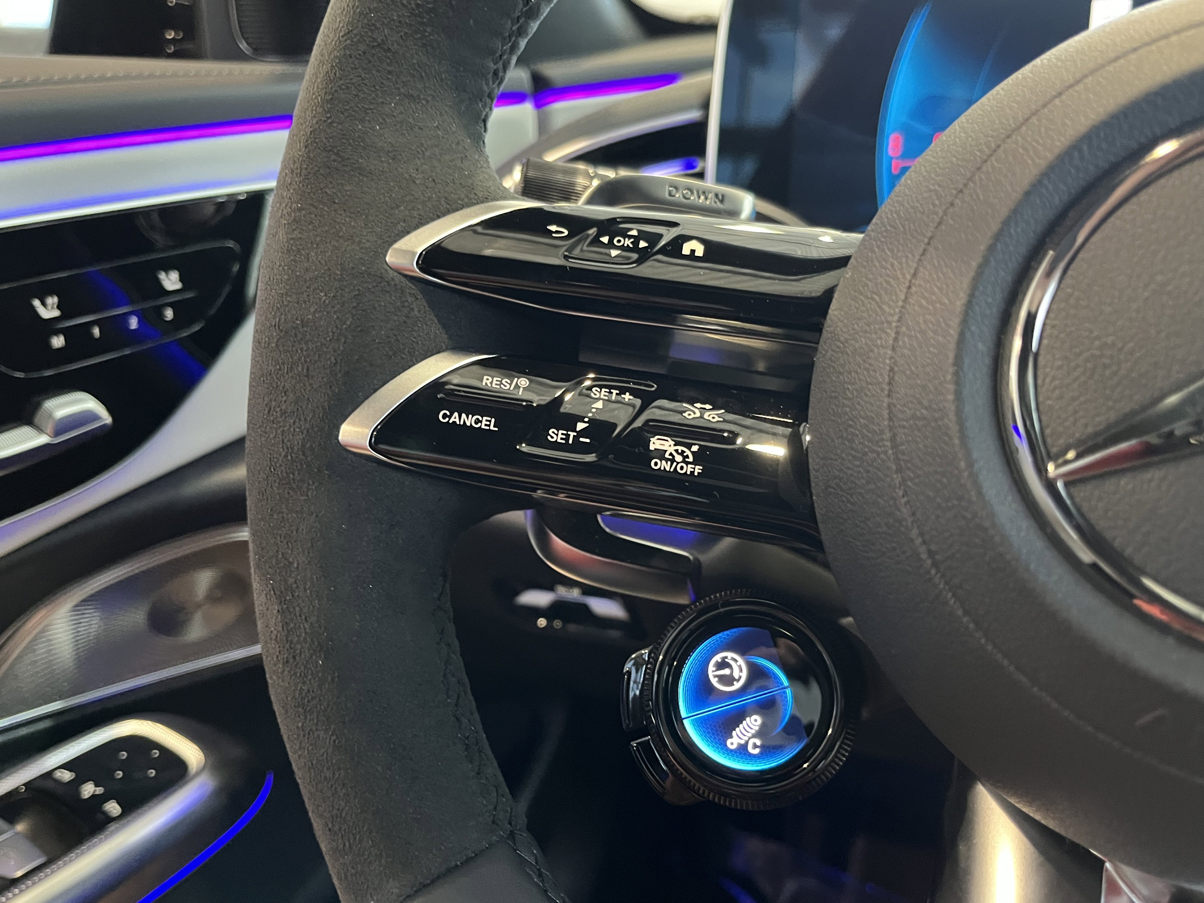 New 2026 MANUFAKTUR Moonlight White Magno Mercedes-Benz AMG® E 53 E image 24
