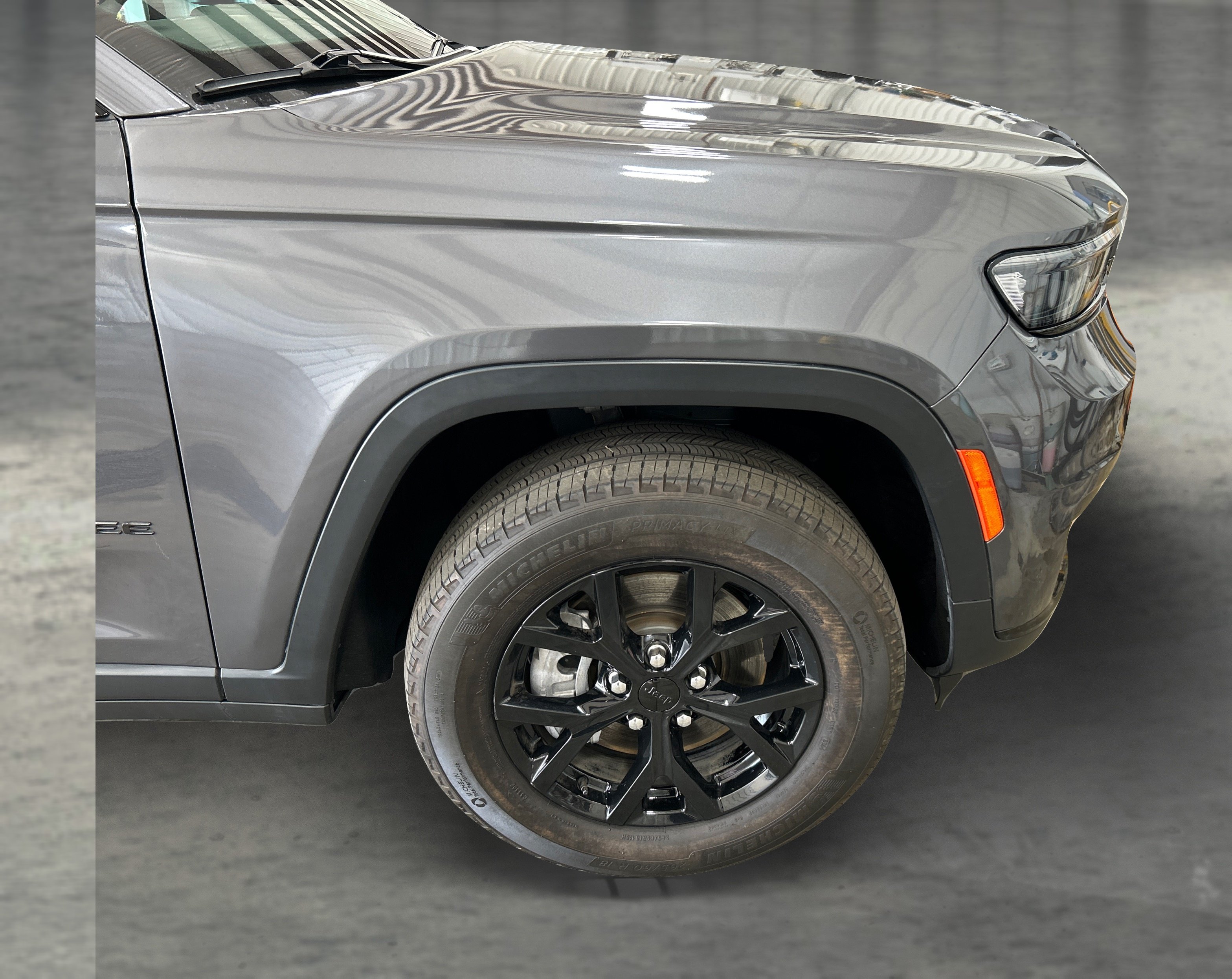 Used 2024 Gray Jeep Altitude image 22