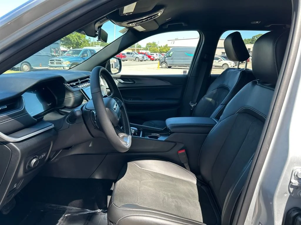 Used 2025 Silver Jeep Altitude X image 19