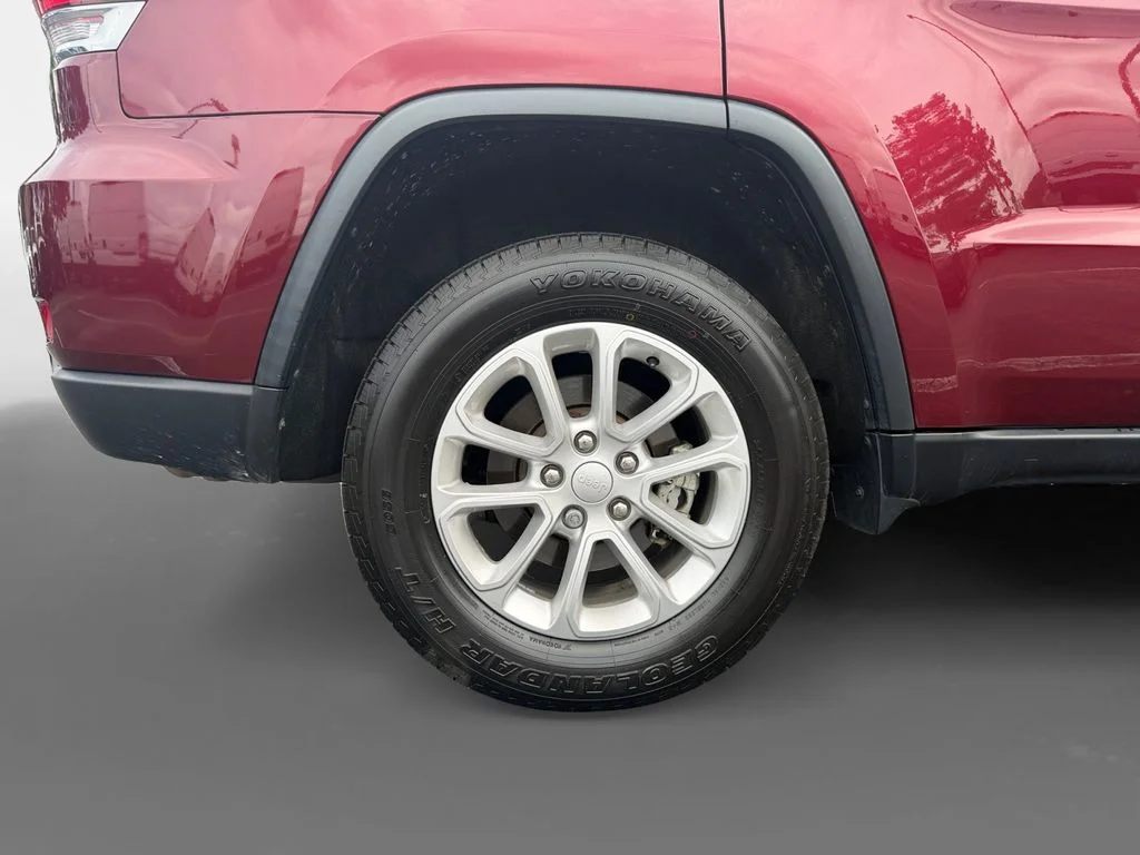 Used 2021 Red Jeep Laredo E image 10