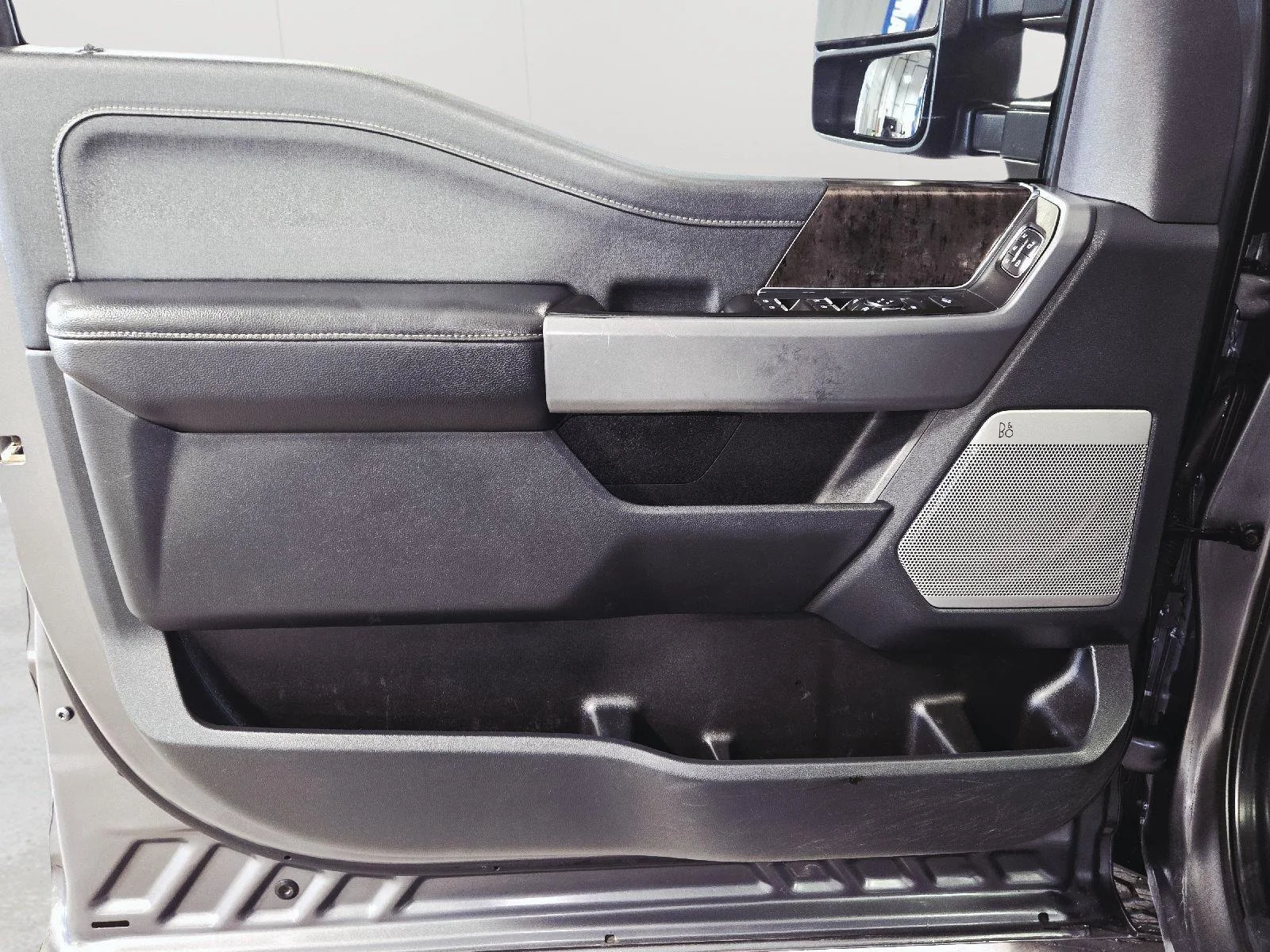 Used 2024 Carbonized Gray Ford Lariat image 31