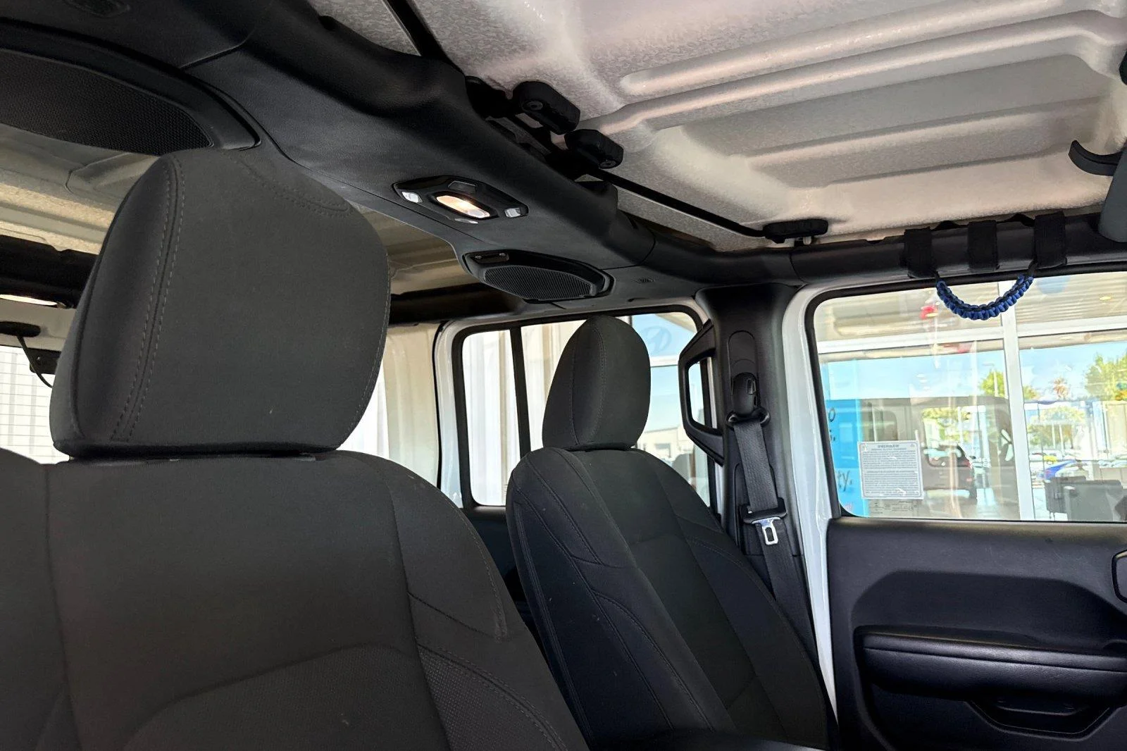 Used 2018 Bright White Clearcoat Jeep Sport S image 16