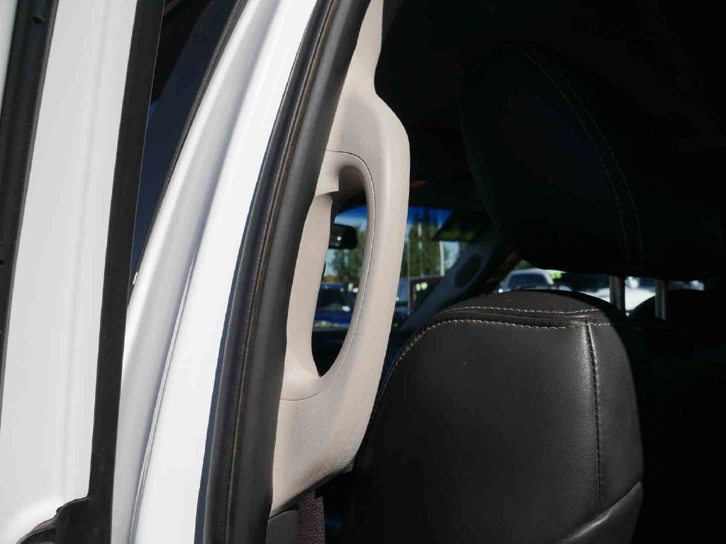 Used 2012 White Ram Sport image 17